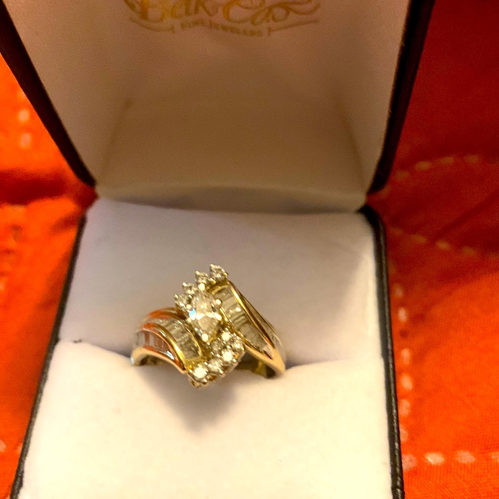 Ring set-3/4 carat total weight - gorgeous excellent condition -